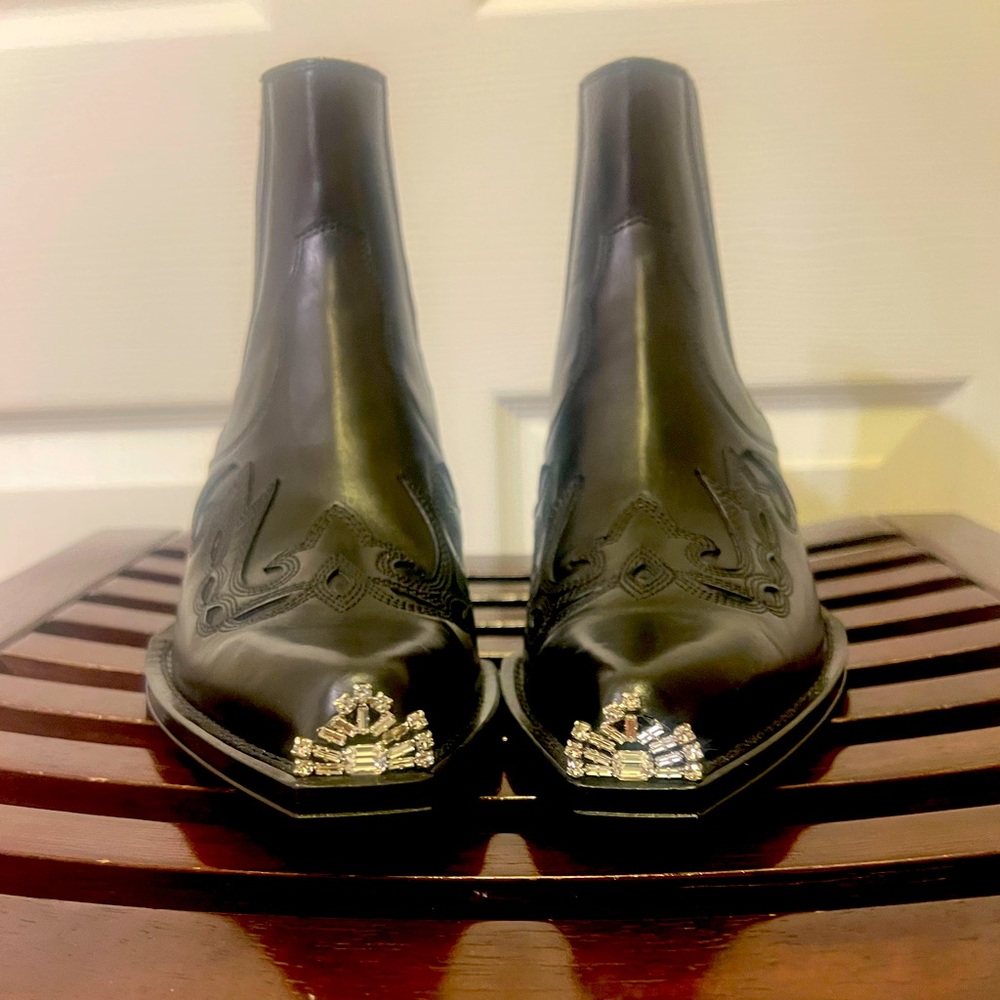 New! Calvin Klein women’s cowboy boots w/ rhinestone crown on toes, 6US black